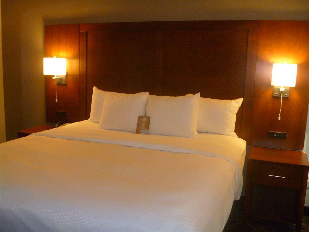 Comfort Suites Pineville - Ballantyne Area Bagian luar foto