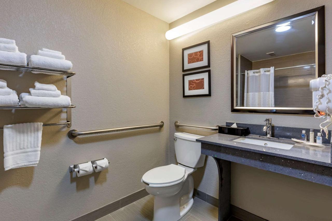 Comfort Suites Pineville - Ballantyne Area Bagian luar foto