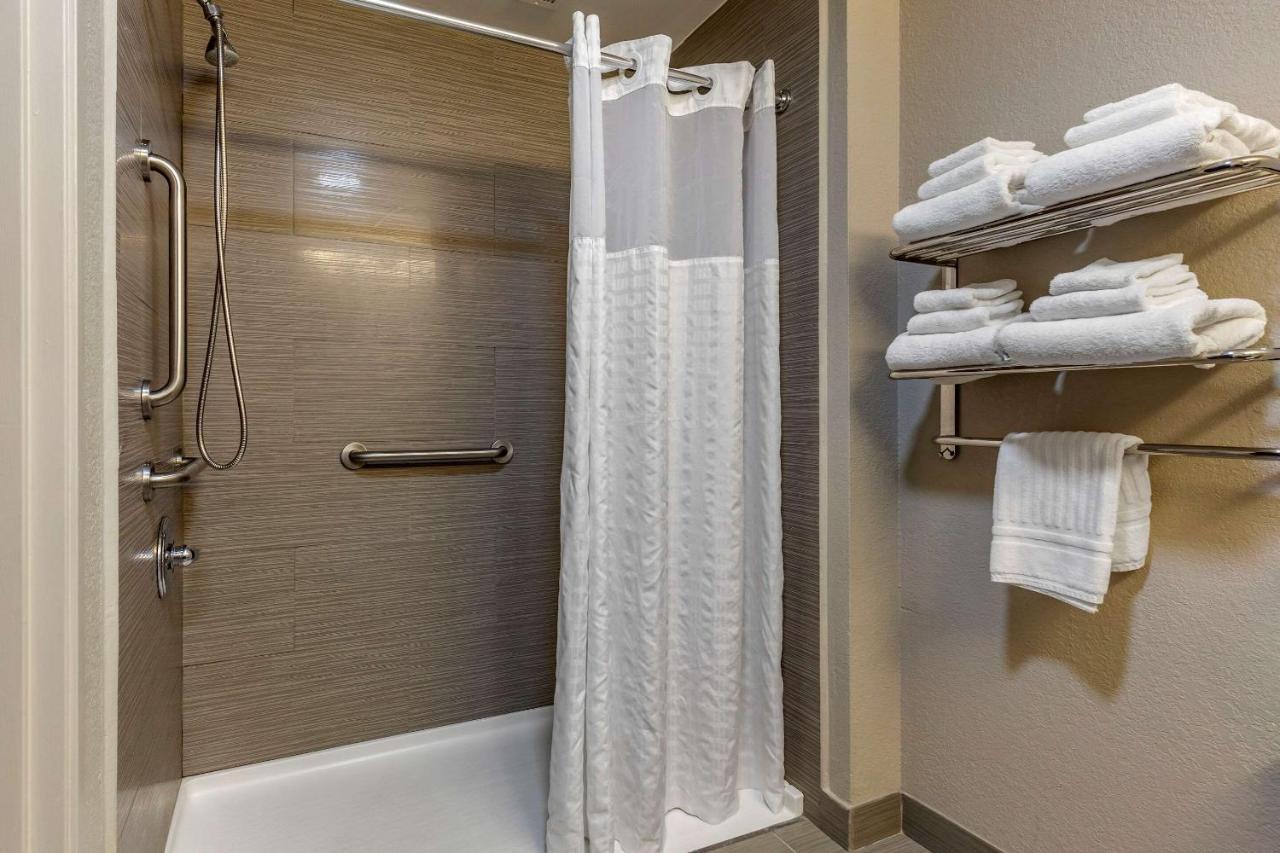 Comfort Suites Pineville - Ballantyne Area Bagian luar foto