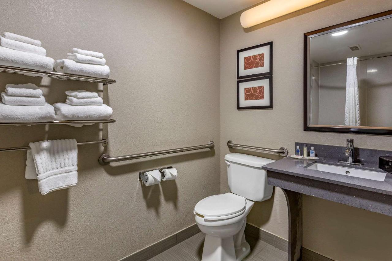 Comfort Suites Pineville - Ballantyne Area Bagian luar foto