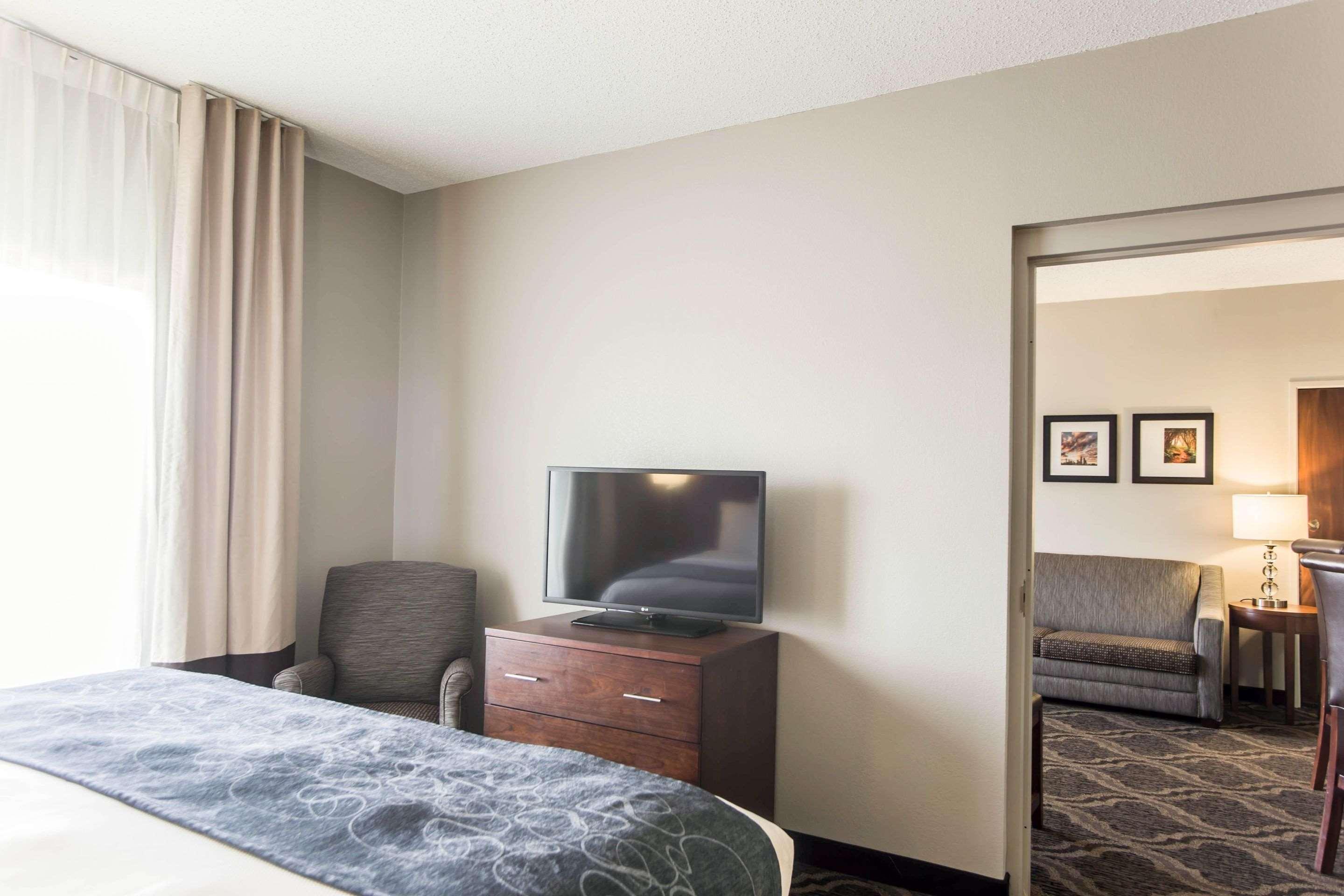 Comfort Suites Pineville - Ballantyne Area Bagian luar foto