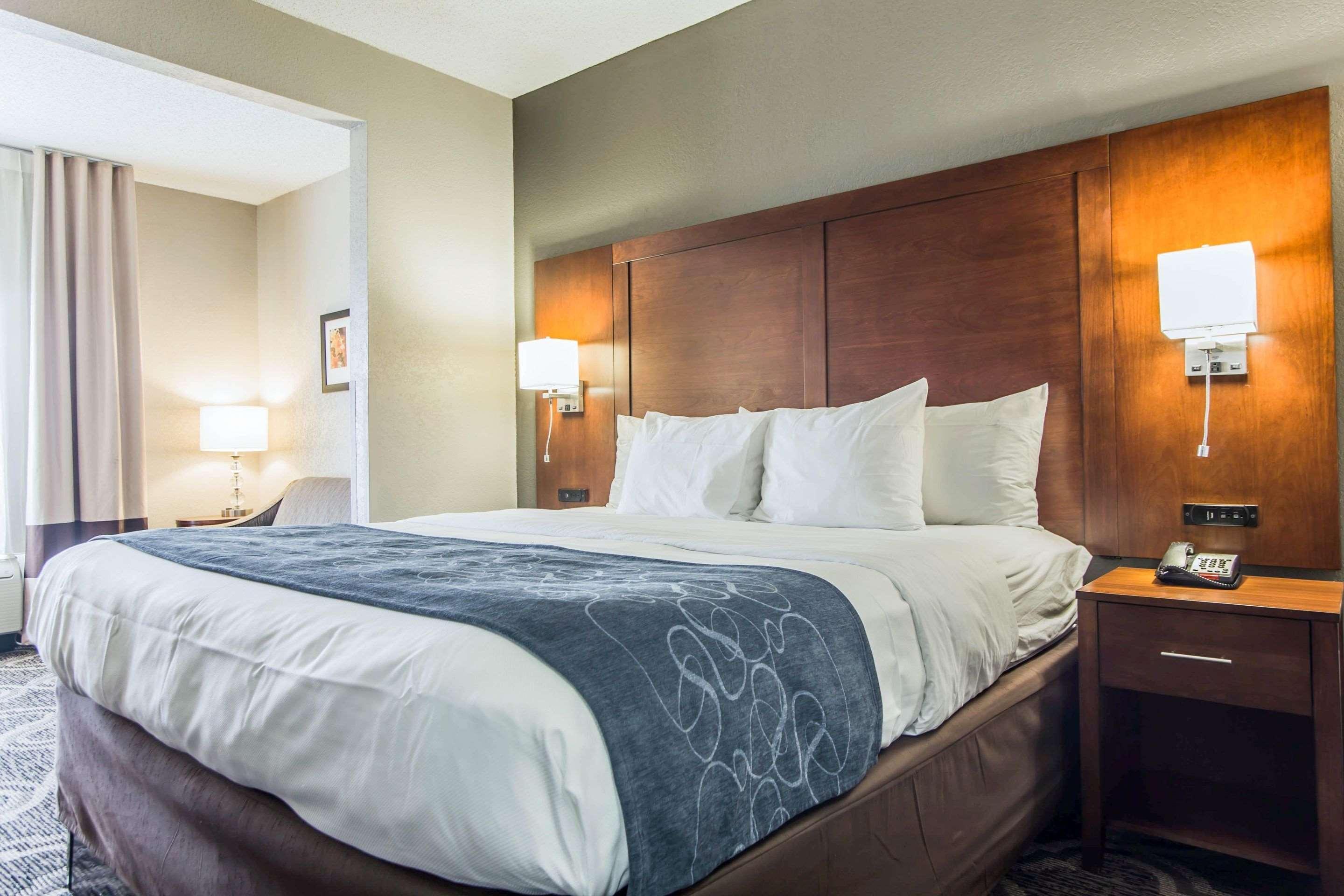 Comfort Suites Pineville - Ballantyne Area Bagian luar foto
