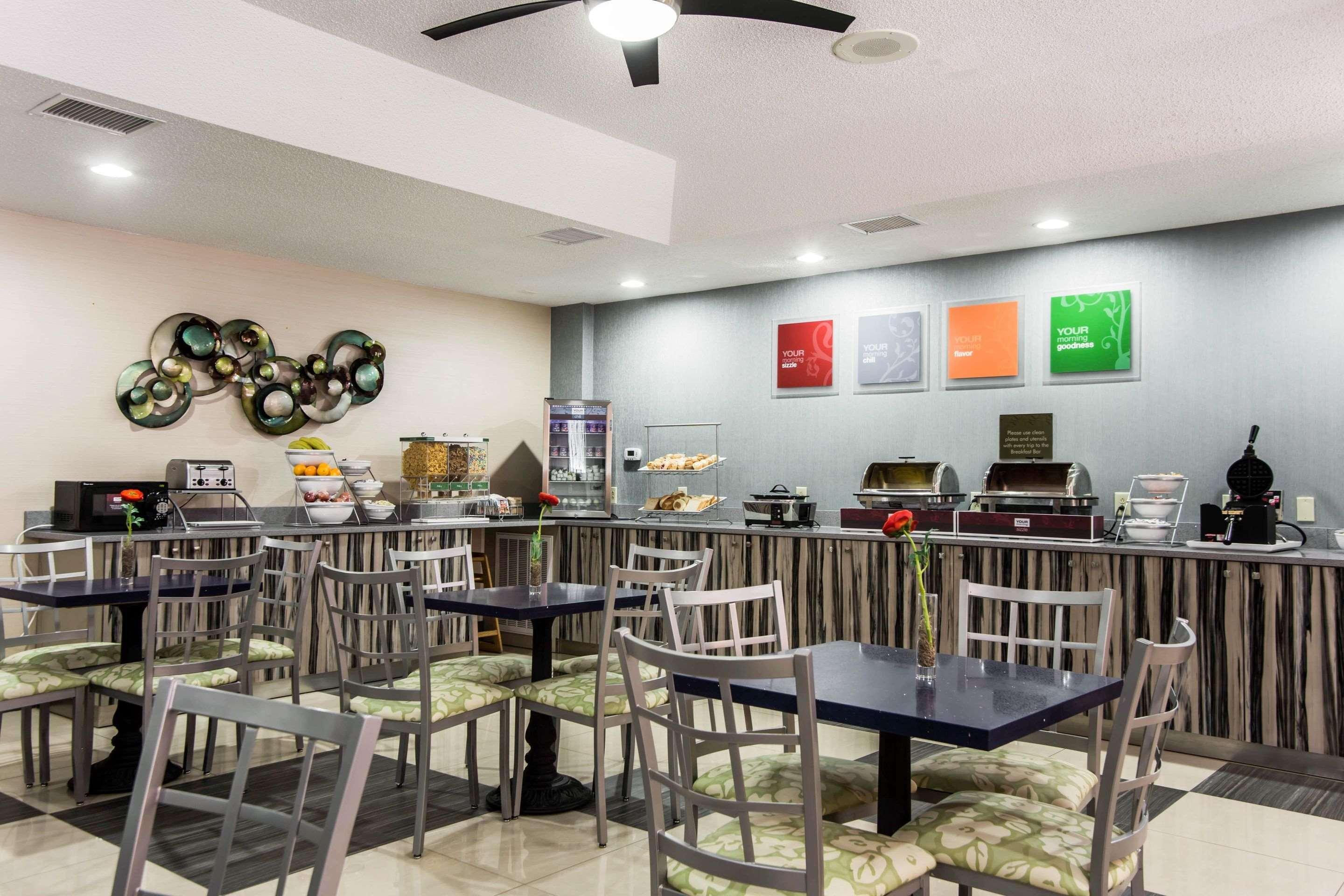 Comfort Suites Pineville - Ballantyne Area Bagian luar foto