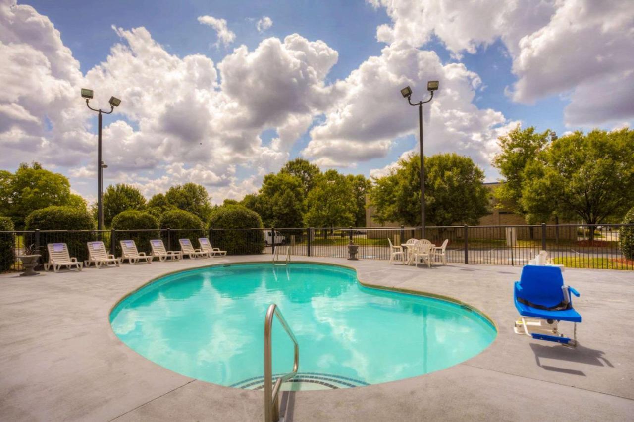 Comfort Suites Pineville - Ballantyne Area Bagian luar foto
